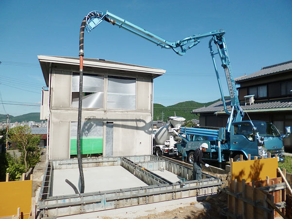 基礎工事の様子／立ち上がり