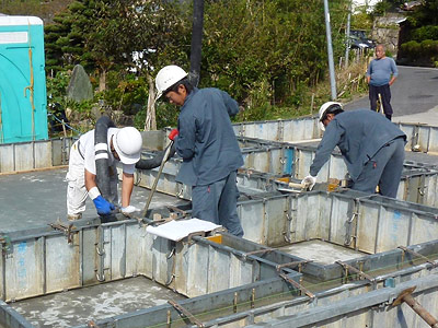 基礎工事の様子／立ち上がり